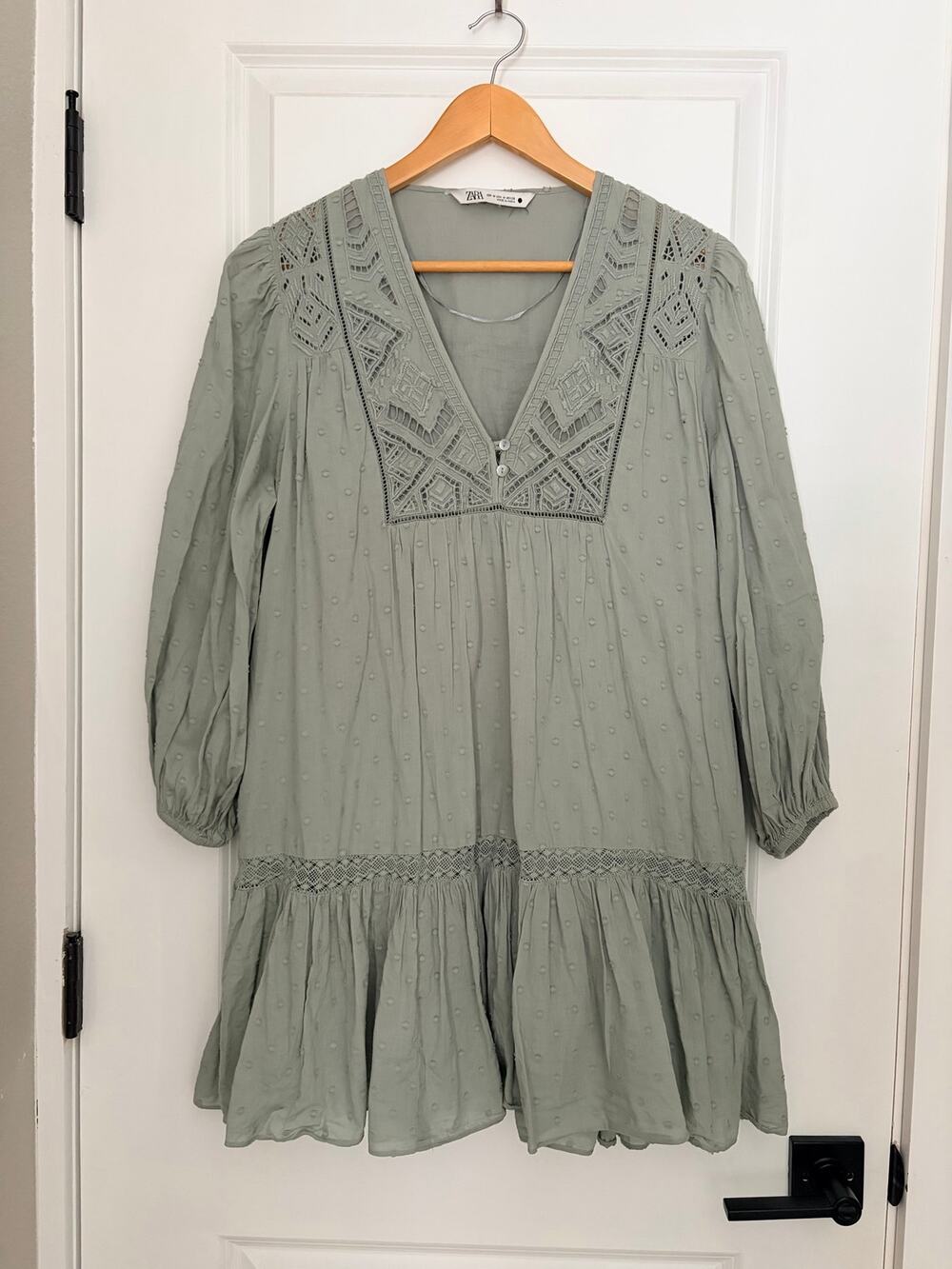 Zara Sage Green Openwork Embroidery V-
Neck Swiss Dot Mini Dress Boho M